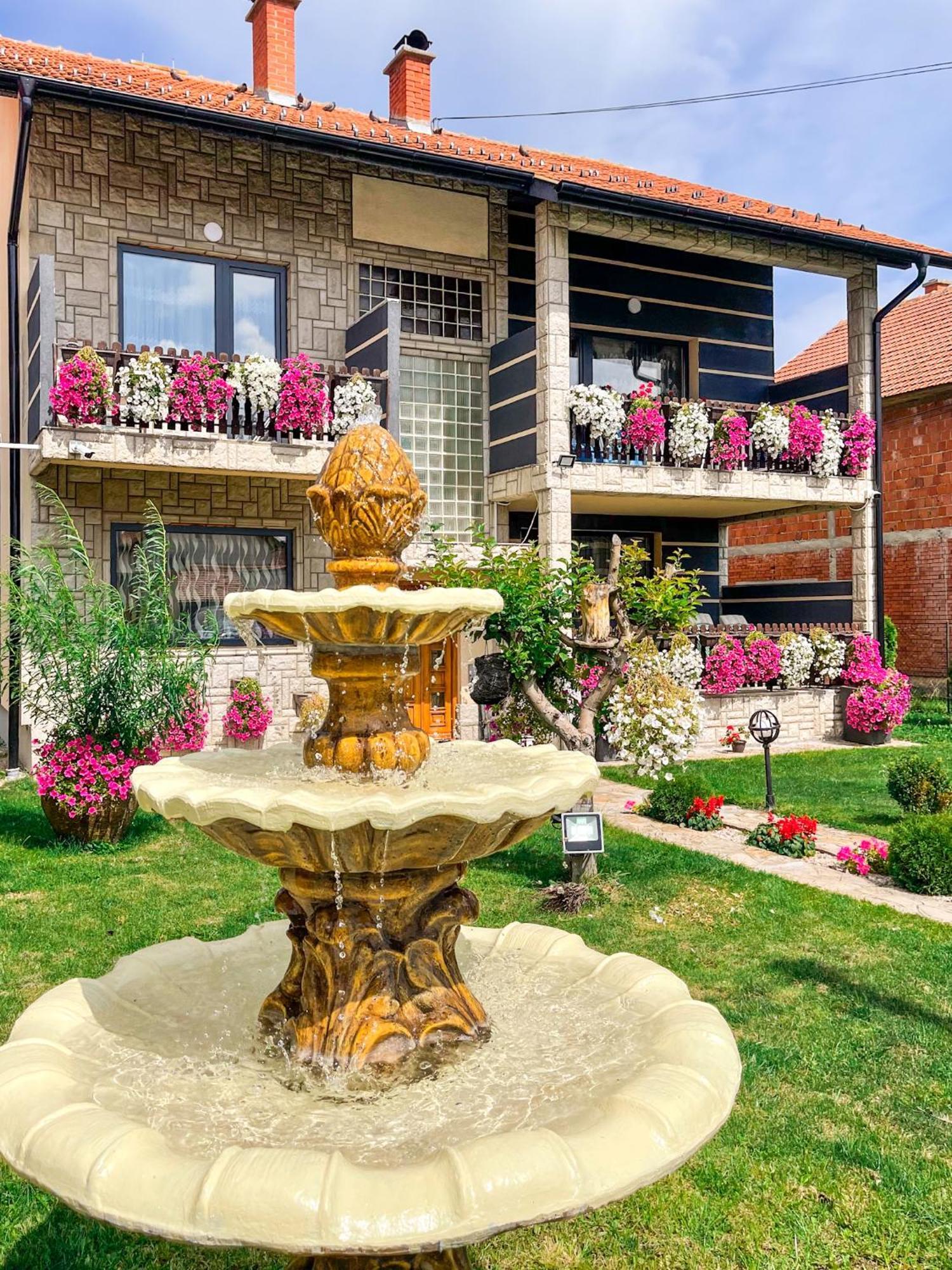 Vila Petunija Сеница Экстерьер фото